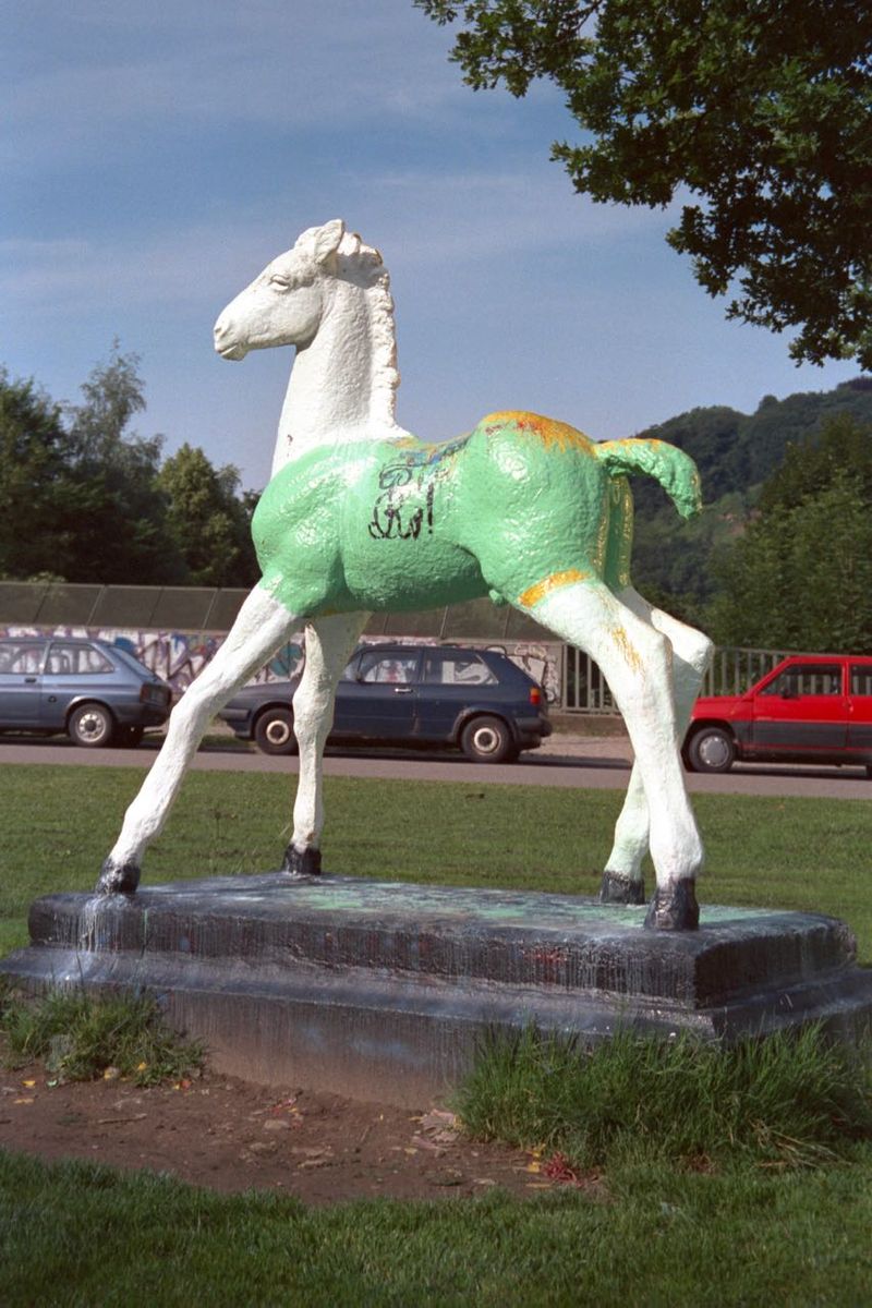 Holbein-Pferd weiß und mintgrün bemalt