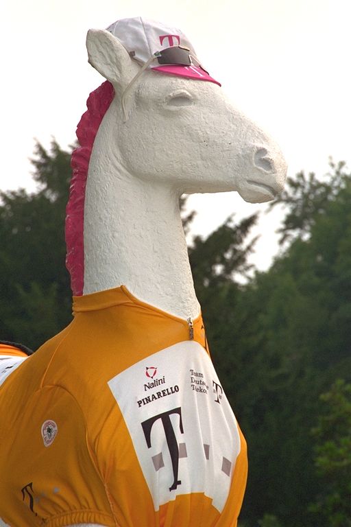 Holbein-Pferd weiß mit gelbem Radtrikot zur Tour de France 2000