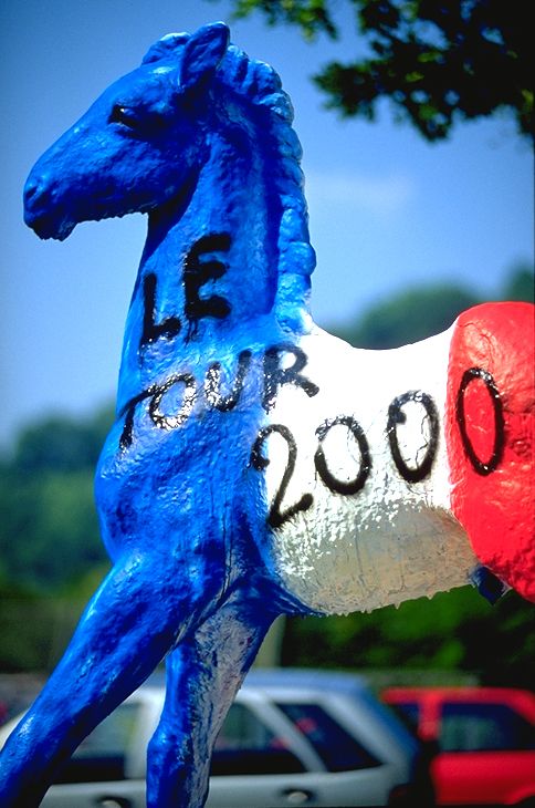 Holbein-Pferd blau mit Schriftzug „Le Tour 2000“ zur Tour de France